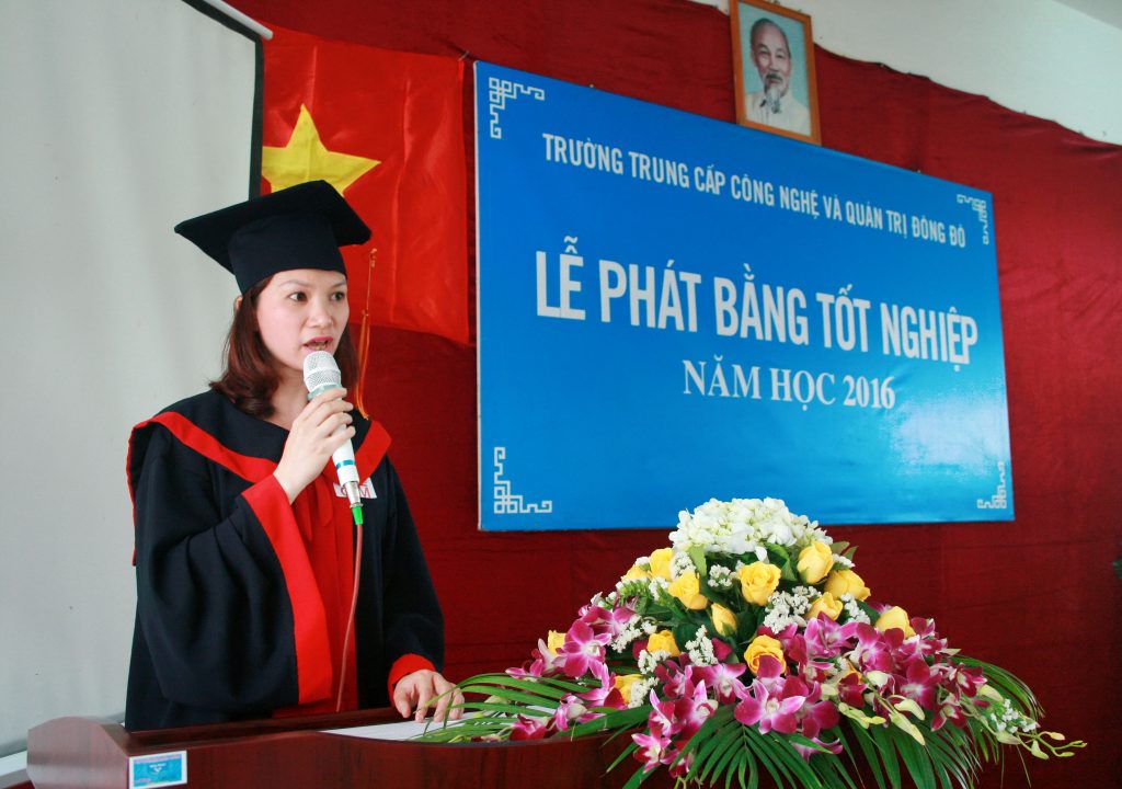 sinh-vien-phat-bieu-tai-le-tot-nghiep-dot-2-nam2016-truong-trung-cao-cong-nghe-va-quan-tri-dong-do